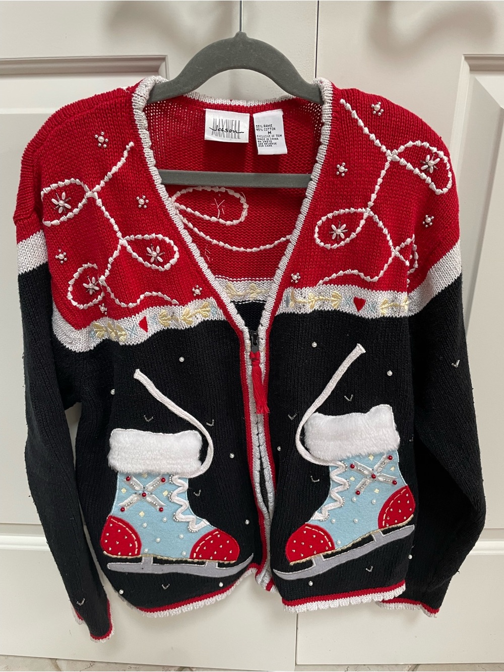 Jason Maxwell Black White Red Blue Ice Skates Christmas Sweater Zip Sz M